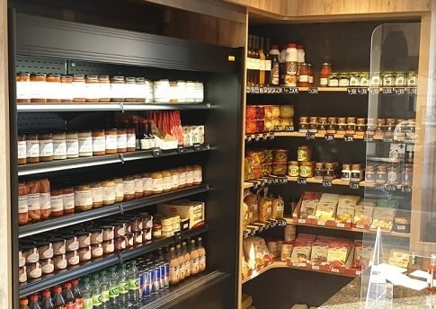 Neu gestaltete Au&szlig;enfassade nach Umbau