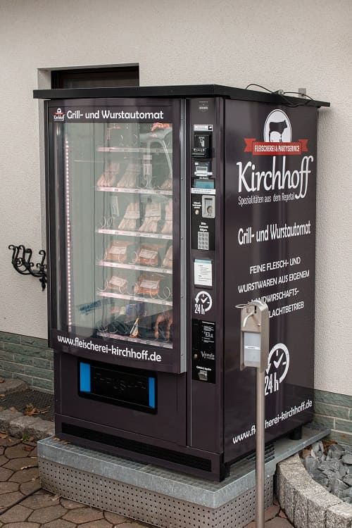 Verkaufsautomat der Fleischerei Kirchhoff neben dem Geschäft